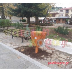 Ξύλινος κάδος απορριμμάτων με καπάκι